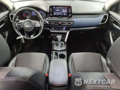 Zdjęcie 8 z 13 samochodu: 2023 KIA SELTOS S VIN:KNDEU2AA3P7374200 - miniatura