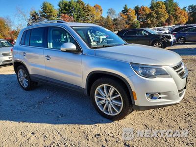 Czwarte zdjęcie samochodu z boku: 2011 VOLKSWAGEN TIGUAN S VIN:WVGBV7AX2BW546518 - miniatura