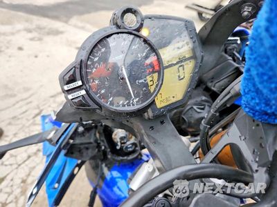 Zdjęcie 7 z 9 samochodu: 2010 YAMAHA YZFR1 VIN:JYARN23E6AA006825 - miniatura
