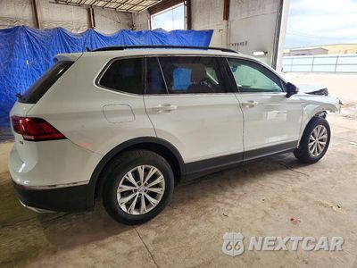 Trzecie zdjęcie samochodu z tyłu: 2018 VOLKSWAGEN TIGUAN SE VIN:3VV3B7AX6JM096700 - miniatura