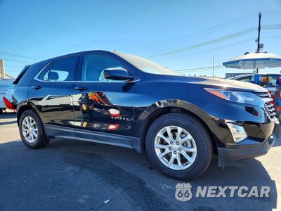 Czwarte zdjęcie samochodu z boku: 2020 CHEVROLET EQUINOX LT VIN:2GNAXKEV8L6146083 - miniatura