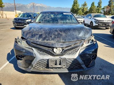 Piąte zdjęcie samochodu w środku: 2018 TOYOTA CAMRY SE VIN:4T1B11HK2JU620310 - miniatura
