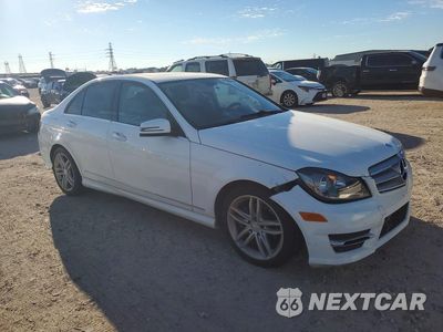 Czwarte zdjęcie samochodu z boku: 2013 MERCEDES-BENZ C 250 VIN:WDDGF4HBXDA864540 - miniatura