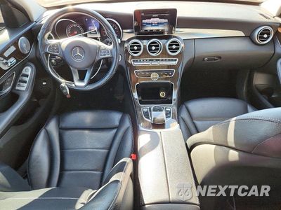 Zdjęcie 8 z 12 samochodu: 2015 MERCEDES-BENZ C 300 4MATIC VIN:55SWF4KB3FU034991 - miniatura