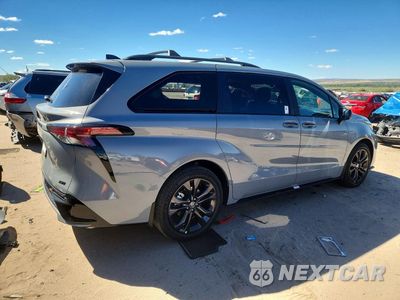 Trzecie zdjęcie samochodu z tyłu: 2026 TOYOTA SIENNA XSE VIN:5TDXRKEC4TS340692 - miniatura