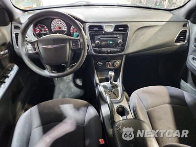 Zdjęcie 8 z 12 samochodu: 2014 CHRYSLER 200 LX VIN:1C3CCBABXEN230952 - miniatura