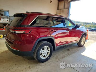 Trzecie zdjęcie samochodu z tyłu: 2023 JEEP GRAND CHEROKEE LAREDO VIN:1C4RJHAG5PC547899 - miniatura