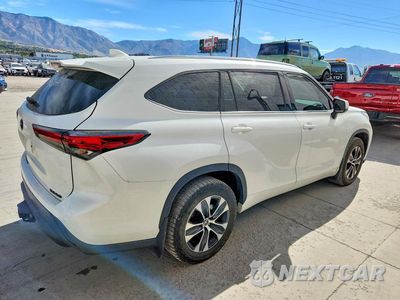Trzecie zdjęcie samochodu z tyłu: 2021 TOYOTA HIGHLANDER XLE VIN:5TDGZRBHXMS549459 - miniatura