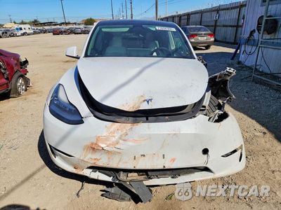 Piąte zdjęcie samochodu w środku: 2021 TESLA MODEL Y VIN:5YJYGAEE8MF158019 - miniatura