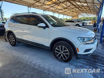 Czwarte zdjęcie samochodu z boku: 2019 VOLKSWAGEN TIGUAN SE VIN:3VV2B7AX6KM101178 - miniatura