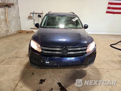 Piąte zdjęcie samochodu w środku: 2016 VOLKSWAGEN TIGUAN S VIN:WVGBV7AXXGW599135 - miniatura