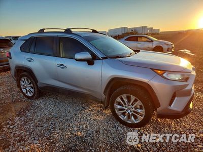 Czwarte zdjęcie samochodu z boku: 2021 TOYOTA RAV4 XLE PREMIUM VIN:2T3C1RFV4MC128570 - miniatura