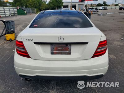 Zdjęcie 6 z 12 samochodu: 2012 MERCEDES-BENZ C 250 VIN:WDDGJ4HB7CF847548 - miniatura