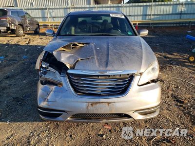 Piąte zdjęcie samochodu w środku: 2013 CHRYSLER 200 LX VIN:1C3CCBABXDN648295 - miniatura