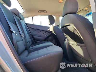 Zdjęcie 10 z 12 samochodu: 2017 KIA FORTE LX VIN:3KPFL4A79HE016110 - miniatura