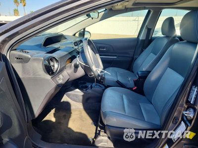 Zdjęcie 7 z 12 samochodu: 2016 TOYOTA PRIUS C FOUR VIN:JTDKDTB36G1126177 - miniatura