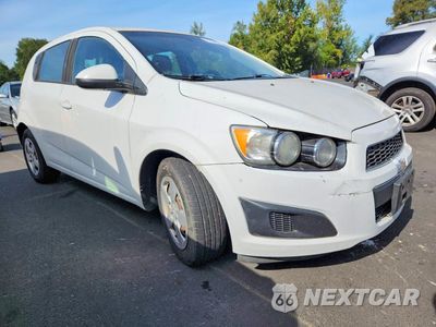 Czwarte zdjęcie samochodu z boku: 2016 CHEVROLET SONIC LS VIN:1G1JA6SG2G4174775 - miniatura