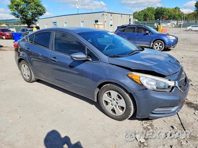 Czwarte zdjęcie samochodu z boku: 2016 KIA FORTE LX VIN:KNAFK4A68G5613976 - miniatura
