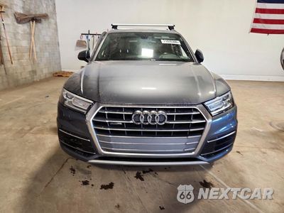 Piąte zdjęcie samochodu w środku: 2019 AUDI Q5 PREMIUM VIN:WA1ANAFY8K2042491 - miniatura
