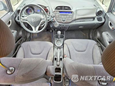 Zdjęcie 8 z 13 samochodu: 2013 HONDA FIT SPORT VIN:JHMGE8H50DC052620 - miniatura