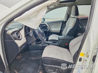Zdjęcie 7 z 12 samochodu: 2018 TOYOTA RAV4 XLE VIN:2T3RFREV2JW845833 - miniatura