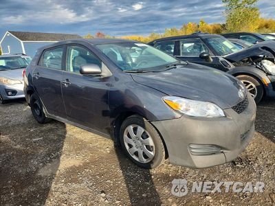 Czwarte zdjęcie samochodu z boku: 2010 TOYOTA MATRIX BASE VIN:2T1KU4EE8AC281528 - miniatura