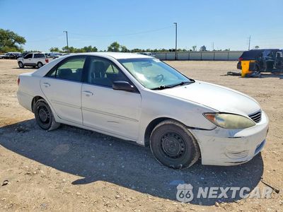 Czwarte zdjęcie samochodu z boku: 2005 TOYOTA CAMRY LE VIN:4T1BE32K95U393230 - miniatura