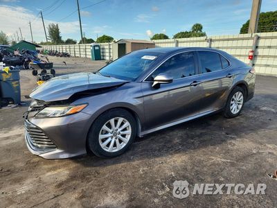 2020 TOYOTA CAMRY LE 4T1C11AKXLU904351 - główne zdjęcie licytacji z USA - miniatura