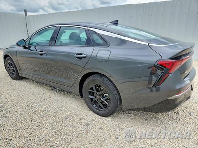 Drugie zdjęcie samochodu z przodu: 2026 KIA K5 LXS VIN:KNAG24J72T5481269 - miniatura