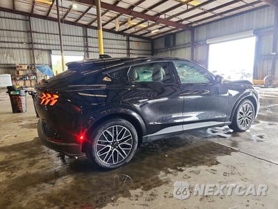 Trzecie zdjęcie samochodu z tyłu: 2025 FORD MUSTANG MACH-E PREMIUM VIN:3FMTK3SU4SMA12687 - miniatura