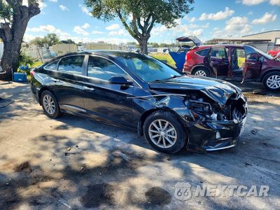 Czwarte zdjęcie samochodu z boku: 2019 HYUNDAI SONATA SE VIN:5NPE24AF1KH769946 - miniatura