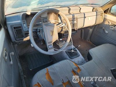 Zdjęcie 8 z 13 samochodu: 1987 MAZDA B2000 VIN:JM2UF1118H0518541 - miniatura
