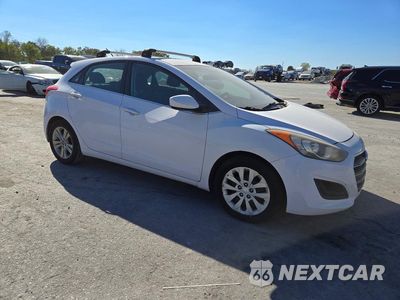 Czwarte zdjęcie samochodu z boku: 2016 HYUNDAI ELANTRA GT BASE VIN:KMHD35LHXGU252991 - miniatura