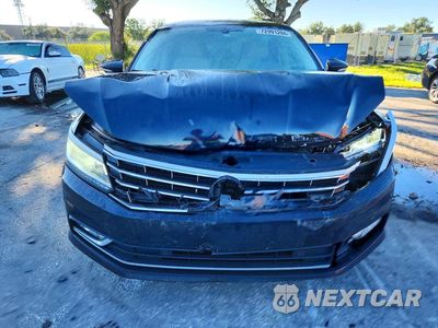 Piąte zdjęcie samochodu w środku: 2018 VOLKSWAGEN PASSAT SE VIN:1VWBA7A33JC000577 - miniatura