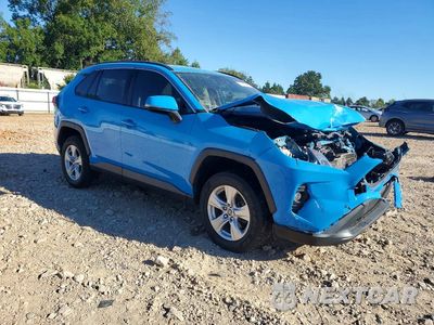 Czwarte zdjęcie samochodu z boku: 2021 TOYOTA RAV4 XLE VIN:2T3P1RFV8MW214433 - miniatura