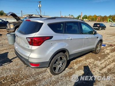 Trzecie zdjęcie samochodu z tyłu: 2019 FORD ESCAPE SEL VIN:1FMCU9HD5KUC43663 - miniatura