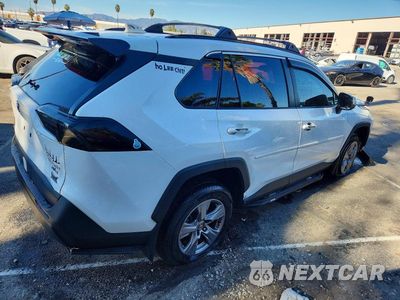 Trzecie zdjęcie samochodu z tyłu: 2023 TOYOTA RAV4 XLE VIN:2T3W1RFV9PC227208 - miniatura