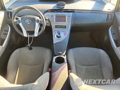 Zdjęcie 8 z 12 samochodu: 2015 TOYOTA PRIUS TWO VIN:JTDKN3DU7F0435423 - miniatura