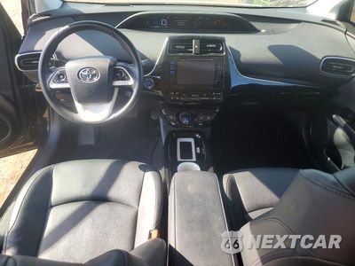Zdjęcie 8 z 12 samochodu: 2016 TOYOTA PRIUS FOUR VIN:JTDKARFUXG3510255 - miniatura
