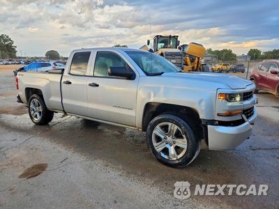Czwarte zdjęcie samochodu z boku: 2018 CHEVROLET SILVERADO K1500 CUSTOM VIN:1GCVKPEC7JZ373237 - miniatura