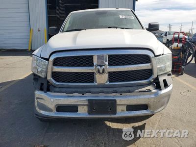 Piąte zdjęcie samochodu w środku: 2019 RAM 1500 CLASSIC SLT VIN:3C6JR7ETXKG522730 - miniatura