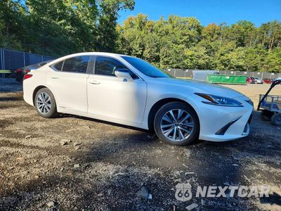 Czwarte zdjęcie samochodu z boku: 2021 LEXUS ES 300H VIN:58ADA1C15MU012902 - miniatura