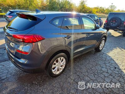 Trzecie zdjęcie samochodu z tyłu: 2019 HYUNDAI TUCSON SE VIN:KM8J2CA4XKU998196 - miniatura