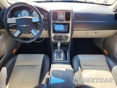 Zdjęcie 8 z 12 samochodu: 2005 CHRYSLER 300 TOURING VIN:2C3JA53G75H595668 - miniatura