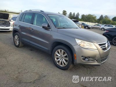 Czwarte zdjęcie samochodu z boku: 2009 VOLKSWAGEN TIGUAN SE VIN:WVGBV75N49W527052 - miniatura