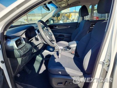 Zdjęcie 7 z 13 samochodu: 2019 KIA SORENTO LX V6 VIN:5XYPG4A54KG485560 - miniatura