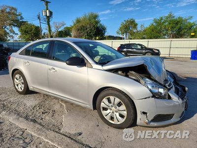 Czwarte zdjęcie samochodu z boku: 2014 CHEVROLET CRUZE LS VIN:1G1PA5SH8E7158279 - miniatura