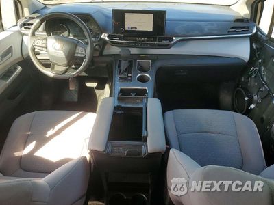 Zdjęcie 8 z 14 samochodu: 2025 TOYOTA SIENNA LE VIN:5TDKRKEC0SS279396 - miniatura