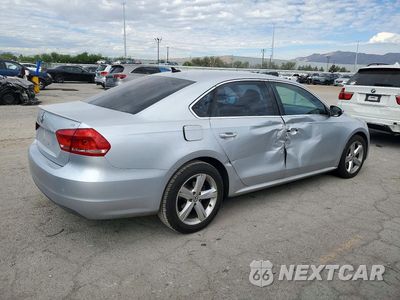 Trzecie zdjęcie samochodu z tyłu: 2012 VOLKSWAGEN PASSAT SE VIN:1VWBP7A35CC026552 - miniatura
