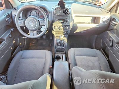 Zdjęcie 8 z 13 samochodu: 2016 JEEP PATRIOT SPORT VIN:1C4NJPBA0GD677389 - miniatura